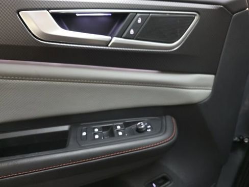 Used 2024 Volkswagen Atlas Peak Edition SE image 12