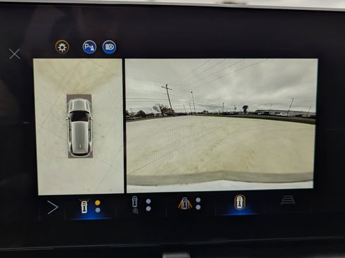Used 2025 Chevrolet Equinox LT w/ Safety and Technology Package AWD/4WD image 12