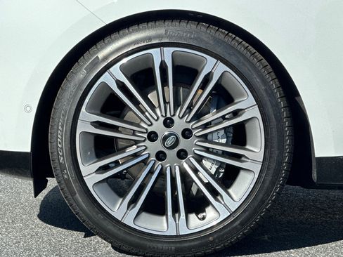 New 2025 Land Rover Range Rover SE image 24