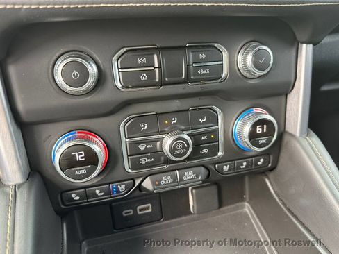Used 2023 GMC Yukon XL SLT w/ SLT Premium Package RWD image 17