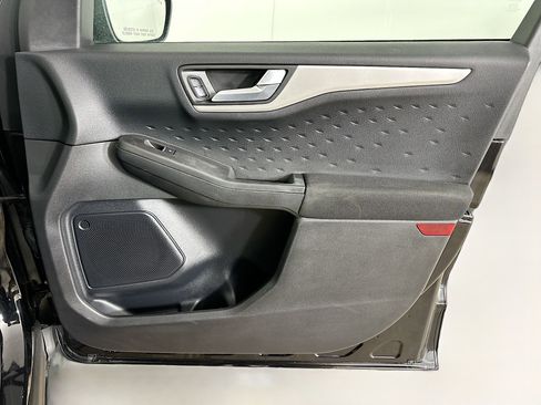 Used 2020 Ford Escape SE image 30