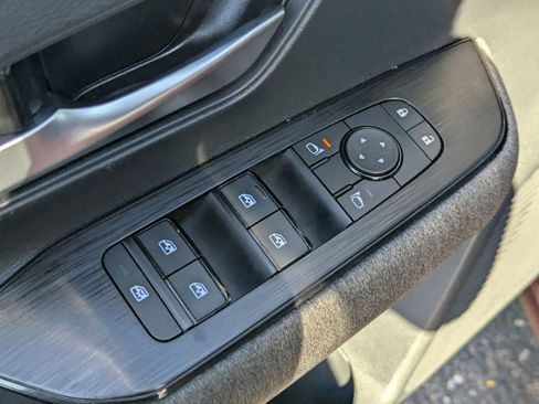 Certified 2025 Nissan Kicks SV image 22