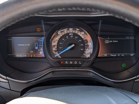 Used 2017 Ford Fusion SE w/ Equipment Group 602A FWD image 24