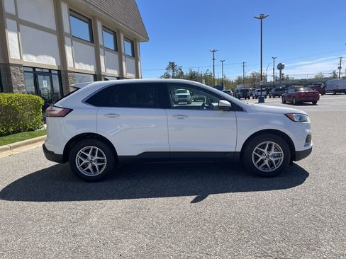 Used 2023 Ford Edge SEL AWD/4WD image 2