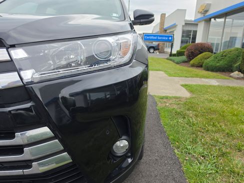Used 2018 Toyota Highlander Limited Platinum AWD/4WD image 9
