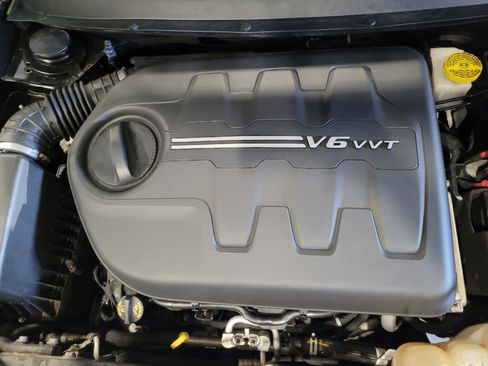 Used 2019 Jeep Cherokee Trailhawk w/ Comfort/Convenience Group AWD/4WD image 30
