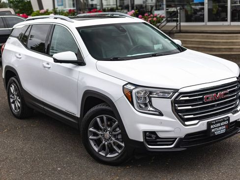 Used 2024 GMC Terrain SLT w/ Tech Package AWD/4WD image 2