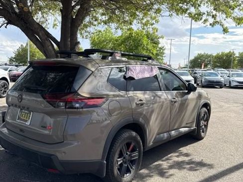 Used 2025 Nissan Rogue SV AWD/4WD image 8