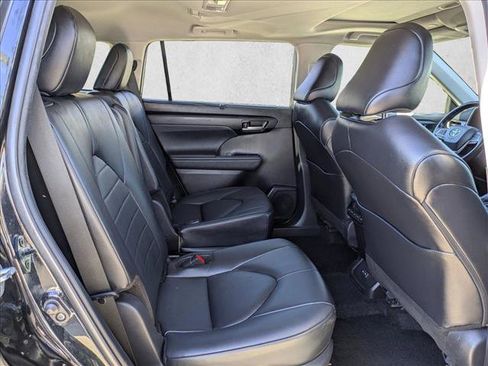 Used 2024 Toyota Highlander XLE image 21