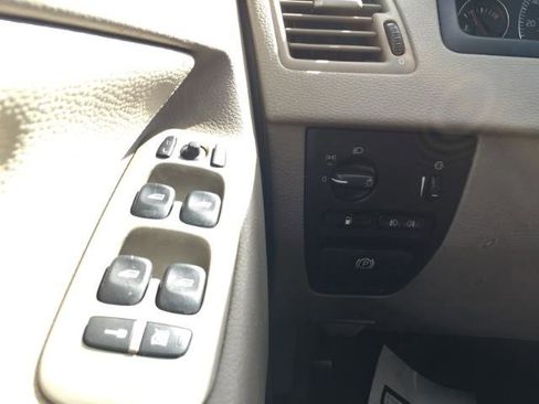 Used 2005 Volvo XC90 2.5T image 28