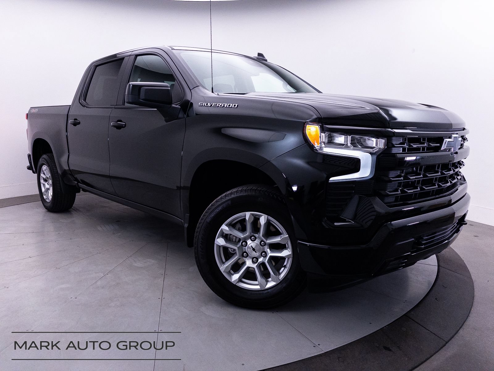 Used 2025 Chevrolet Silverado 1500 RST AWD/4WD image 1
