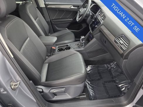 Used 2023 Volkswagen Tiguan SE w/ Panoramic Sunroof Package FWD image 27