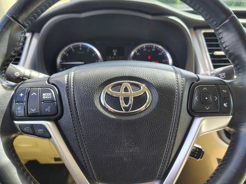 Used 2015 Toyota Highlander XLE AWD/4WD image 14