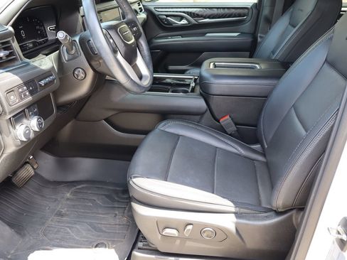 Used 2023 GMC Yukon Denali RWD image 17