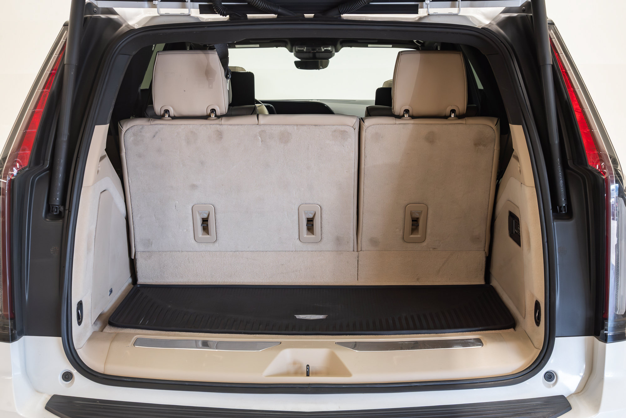 Used 2021 Cadillac Escalade Premium Luxury AWD/4WD image 35