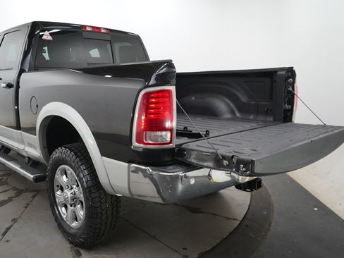 Used 2016 RAM 2500 Laramie w/ Convenience Group AWD/4WD image 9