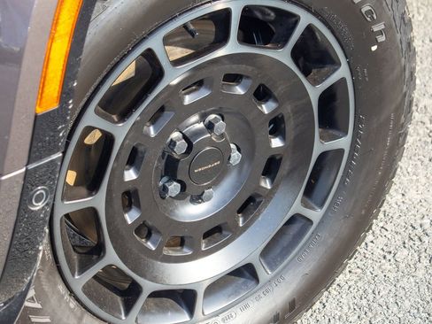 New 2026 Land Rover Defender 110 AWD/4WD image 9