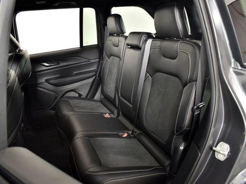 Used 2024 Jeep Grand Cherokee Altitude image 17