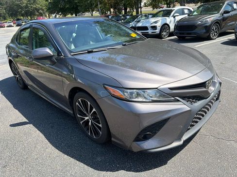 Certified 2020 Toyota Camry SE FWD image 4