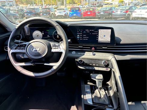 Used 2024 Hyundai Elantra Limited FWD image 24