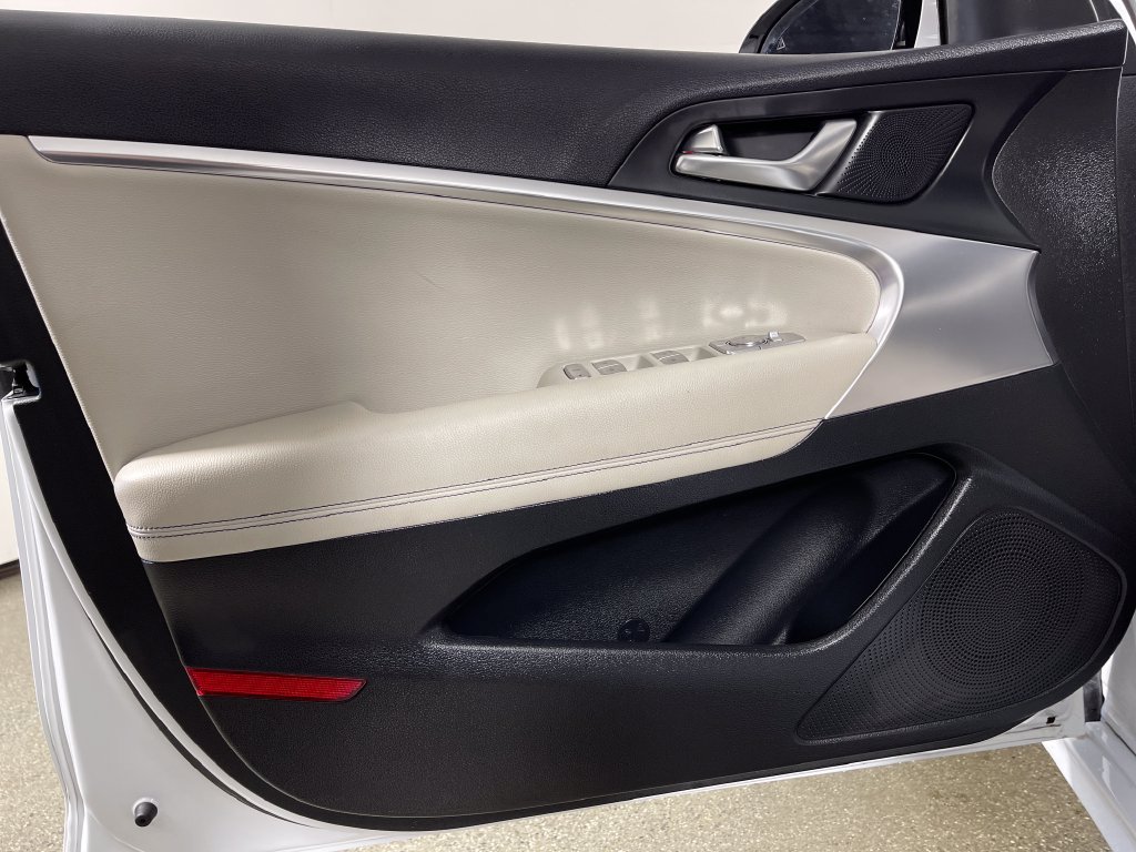 Used 2025 Genesis G70 2.5T AWD/4WD image 19