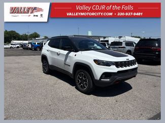 Used 2026 Jeep Compass Trailhawk AWD/4WD video 1