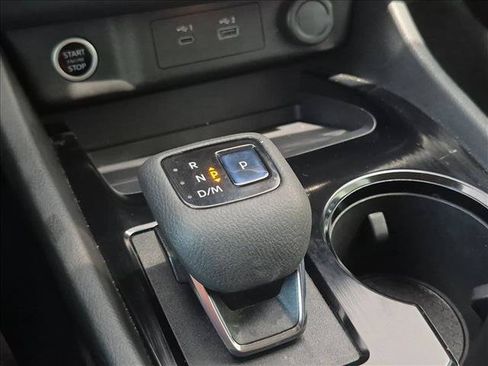 Used 2022 Nissan Rogue SV FWD image 12