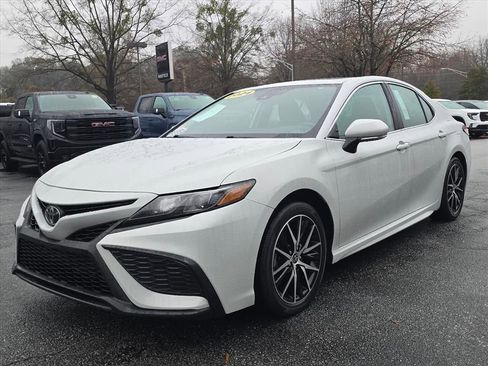 Used 2024 Toyota Camry SE image 29
