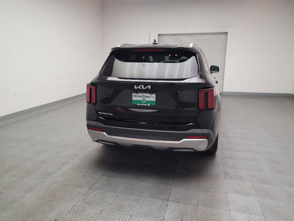 Used 2024 Kia Sorento S FWD image 7