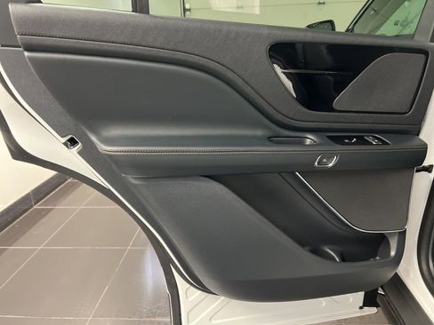 New 2026 Lincoln Aviator AWD image 33