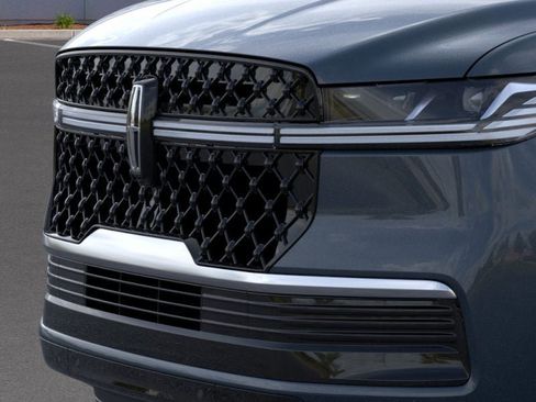 New 2025 Lincoln Navigator L Reserve w/ Jet Appearance Package image 17