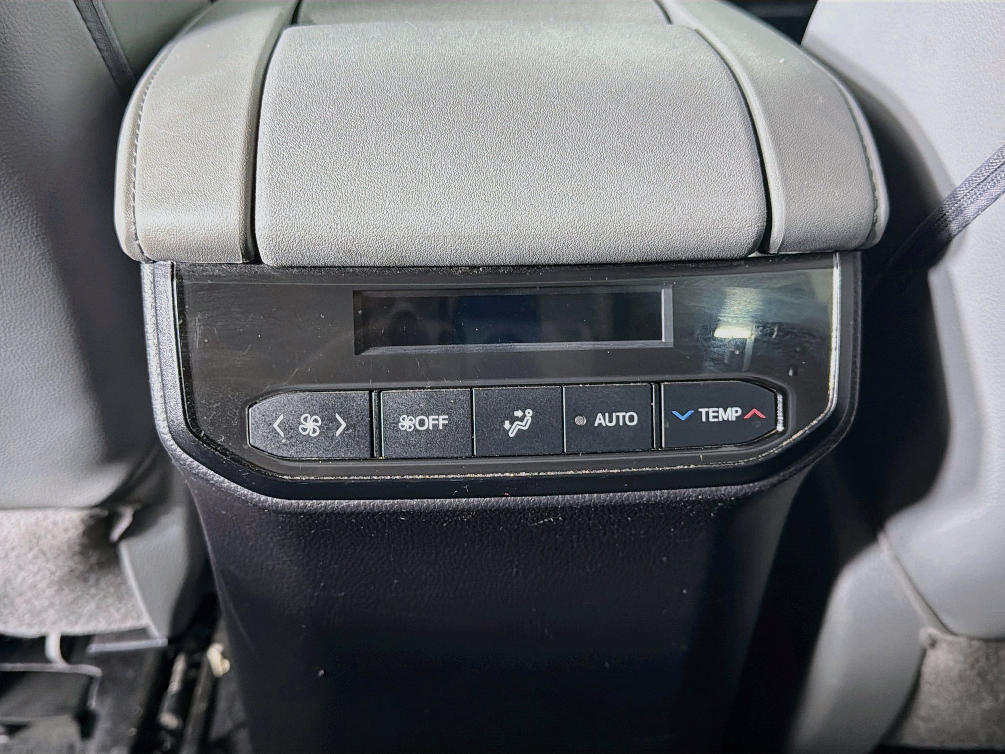 Used 2021 Toyota Highlander XLE FWD image 28