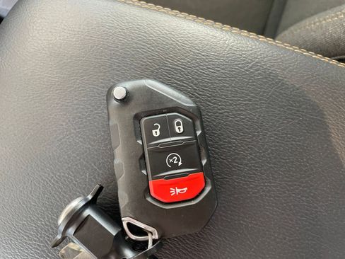 Used 2025 Jeep Wrangler Sahara image 22