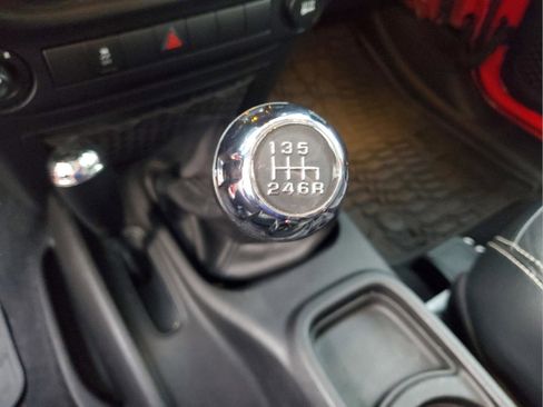 Used 2014 Jeep Wrangler Freedom Edition image 7