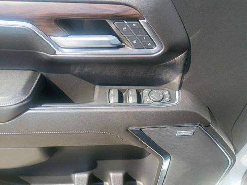 Used 2023 GMC Sierra 1500 SLT image 13