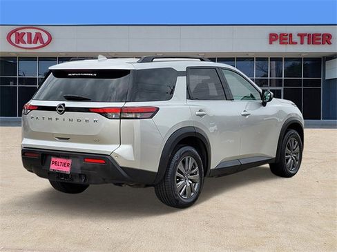 Used 2022 Nissan Pathfinder SV w/ SV Premium Package image 4