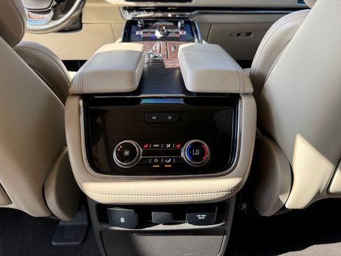 Used 2020 Lincoln Navigator L Reserve w/ Equipment Group 208A Reserve AWD/4WD image 23
