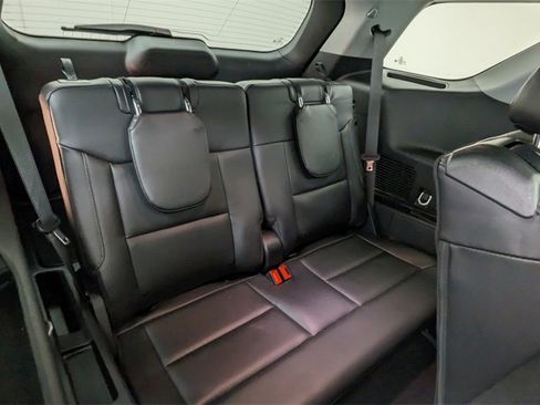 Certified 2023 Ford Explorer XLT w/ Equipment Group 202A image 39