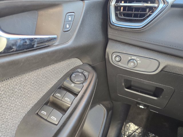 Used 2025 Chevrolet TrailBlazer LT AWD/4WD image 17