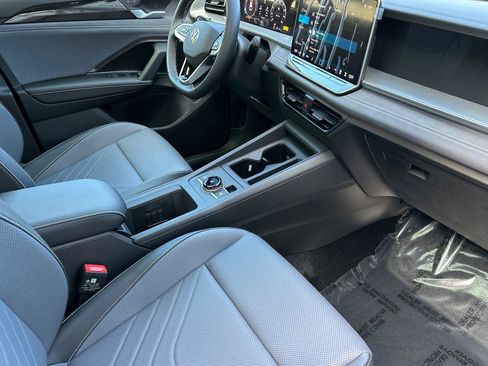 New 2026 Volkswagen Tiguan SE AWD/4WD image 15
