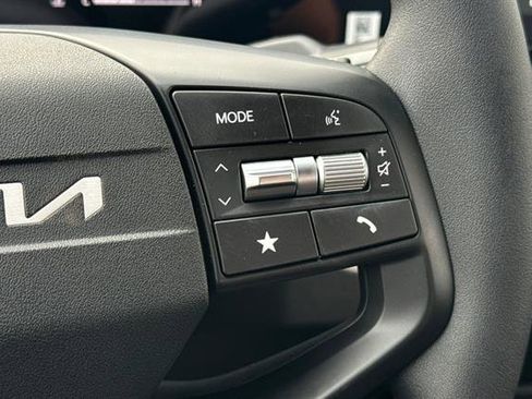 New 2025 Kia K4 LXS image 25
