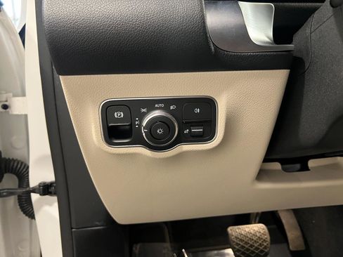 Used 2023 Mercedes-Benz EQB 300 4MATIC image 15