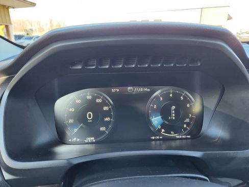 Used 2017 Volvo XC90 T6 Momentum w/ Vision Package AWD/4WD image 11