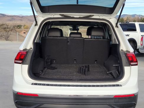 Used 2022 Volkswagen Tiguan SE w/ Panoramic Sunroof Package AWD/4WD image 14