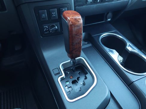 Used 2018 Toyota Sequoia Platinum image 30