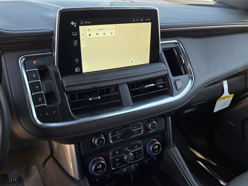 Used 2023 Chevrolet Suburban Z71 w/ Luxury Package image 13