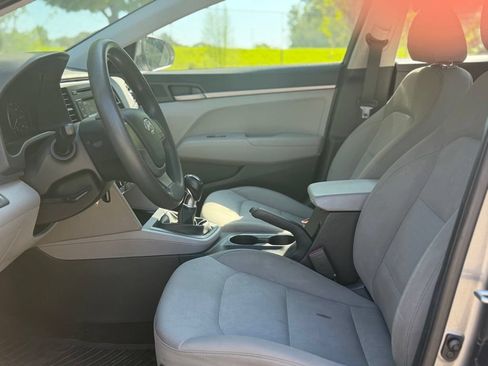 Used 2018 Hyundai Elantra SE w/ Cargo Package FWD image 10