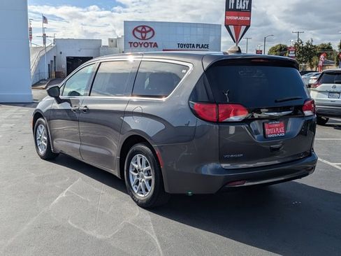 Used 2023 Chrysler Voyager LX image 12