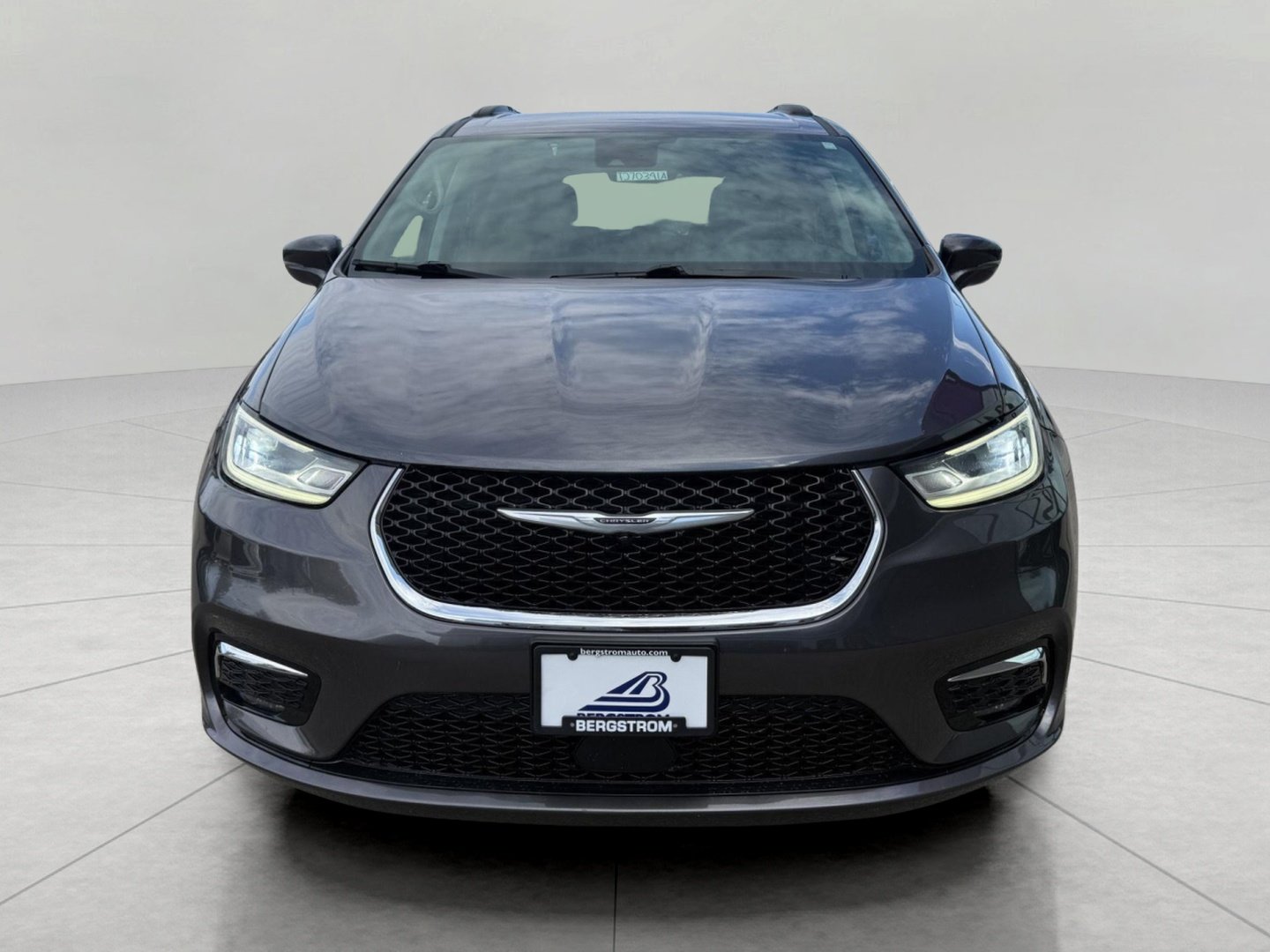 Used 2022 Chrysler Pacifica Touring-L AWD/4WD image 4