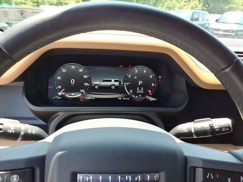 Certified 2025 Land Rover Defender 130 X-Dynamic SE AWD/4WD image 18
